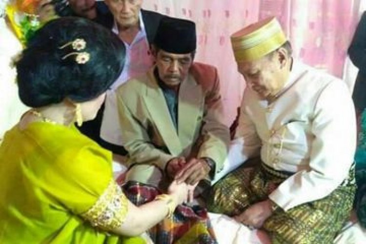 Bela-belain Beri Mahar Hingga Miliaran, Kakek Ini Diselingkuhi Istri Cantiknya, Menyesal....