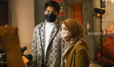 Rizky Billar Pakai Selimut Bermerk, Netizen: Buset, Selimut Doang Harganya Segitu