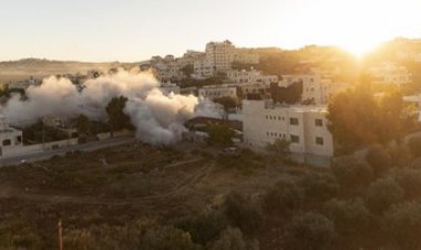 Memanas! Israel dan Hizbullah Saling Adu Roket di Lebanon