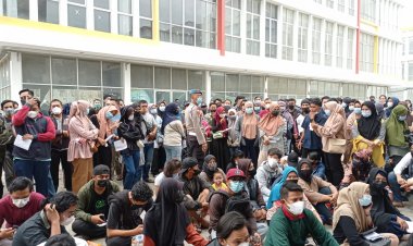 Viral, Vaksinasi di Yello Hotel Kota Jambi Picu Kerumunan