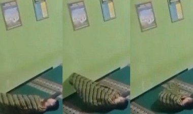 Viral! Pria Ini Tidur di Mushola Ditarik Jin Hingga Keluar