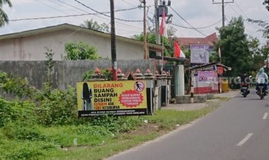 Heboh! Poster Sumpah Kesurupan-Miskin 7 Turunan, Warga Enggan Buang Sampah Sembarangan di Lokasi Ini