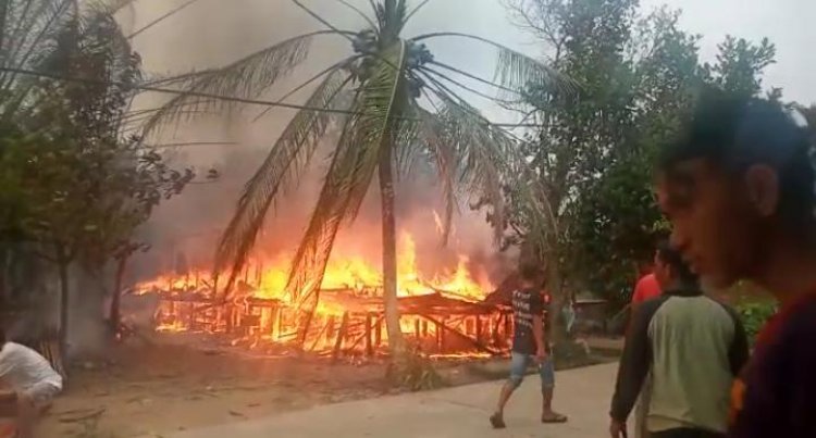 Akibat Puntung Rokok, Rumah Panggung Milik Warga di Marosebo Ini Hangus Terbakar
