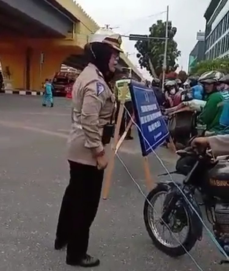 Viral! Video Polwan Marahi Polisi Saat PPKM: Eh Kamu Polisi, Jangan Begitu, Mau Kulaporkan ke Polda Kau