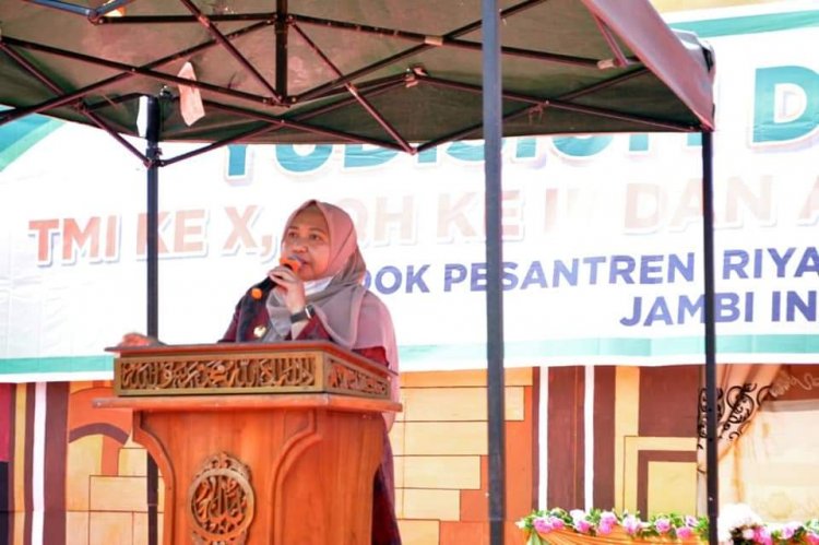 Bupati Masnah Hadiri Yusidium dan Wisuda TMI, JQH dan Amsilati di Danaulamo Marosebo