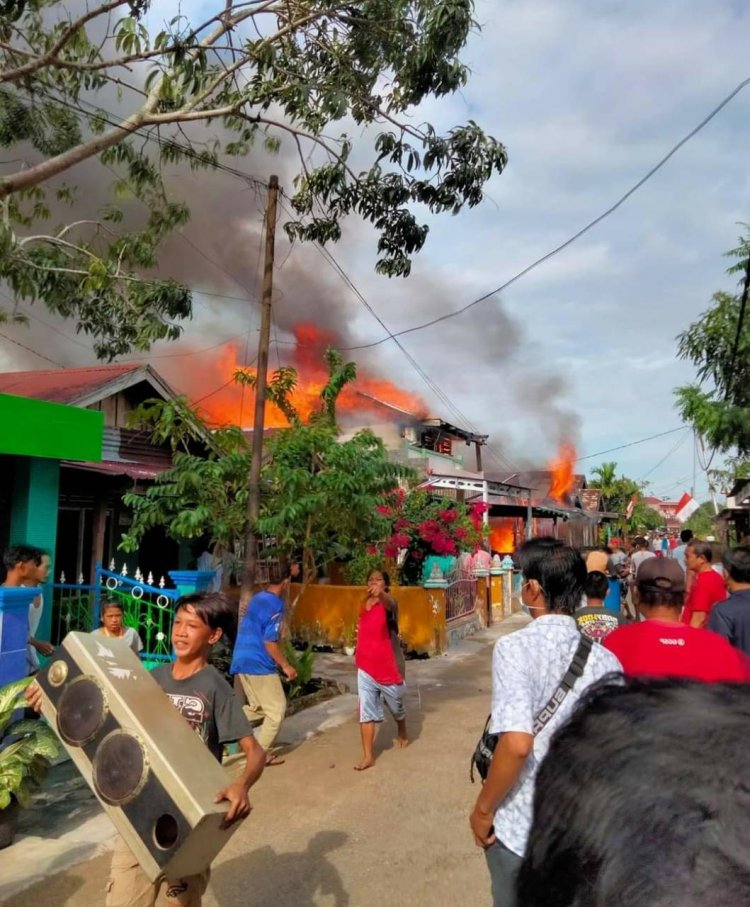 Heboh, 6 Bedeng & 3 Rumah Warga di Tanjab Barat Hangus Terbakar