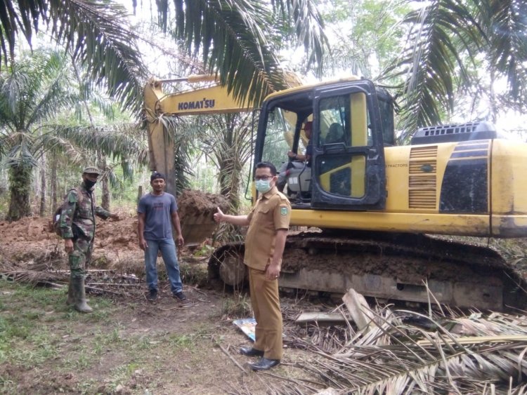 Lurah Sungai Bengkal Tinjau Pembukaan Jalan Pra TMMD: Kami Sangat Mendukung!
