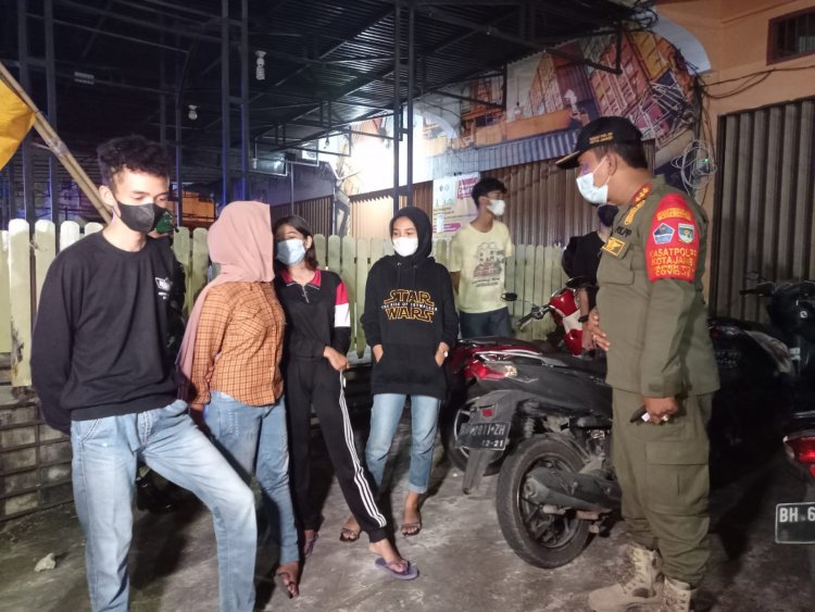 Disanksi Baca Pancasila Akibat Langgar PPKM, Siswi SMA: Lupa Pak, Kan Sudah Lama Tidak Sekolah