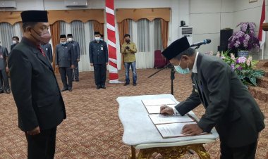 Nyaris Tengah Malam, Fajarman Dilantik Menjadi PJ Sekda Merangin