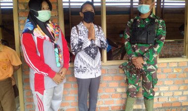 Terharu, Dua Guru di SD Pelosok Kabupaten Tebo-Jambi Ini Usai Sekolah Direhab Satgas TMMD