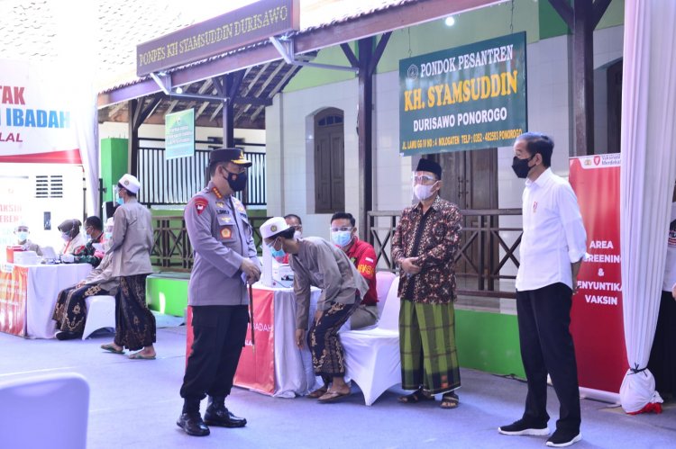 Vaksinasi di Ponpes-Rumah Ibadah, Presiden & Kapolri Meninjau: Total Sasaran 346.688 Orang