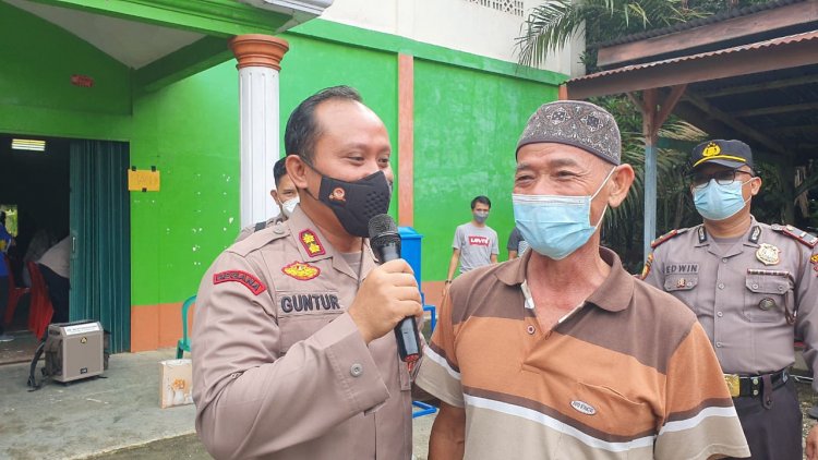 Vaksinasi di Unit 16-17 Pelepat Ilir Bungo Jambi, Kapolres: Kita Kasih Doorprize!