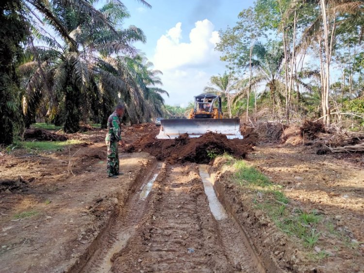 Dapat Ucapan dari Kades Kunangan Tebo, Satgas TMMD Kodim 0416/Bute: Sudah Selayaknya TNI Bantu Rakyat