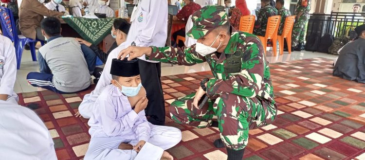 Kodim 0416/Bute Gelar Vaksinasi di Pondok Pesantren Diniyyah Al-Azhar Bungo Jambi, Dandim: Ayo Nak Semangat!