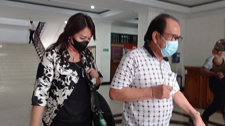 Usai Diperiksa KPK di Mapolda Jambi, Asiang dan Istrinya Irit Bicara