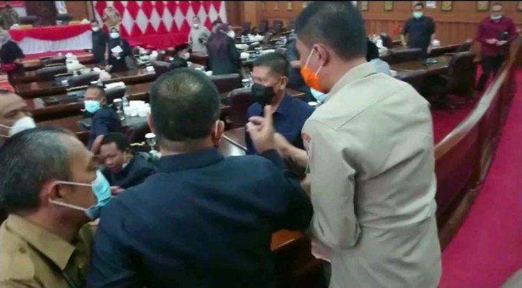 Sidang Paripurna, Anggota DPRD Provinsi Jambi Nyaris Baku Hantam, Ketua: Biasa Saja, itu....!