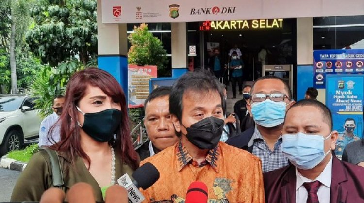Tolak Damai soal Cuitan 'Eks Menteri Sebodoh Ini', Roy Suryo: Kami akan Teruskan Persoalan Ini....