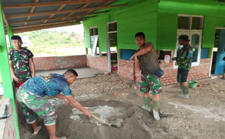 Gotong-royong, Satgas TMMD Tebo-Jambi Lakukan Pengecoran Lantai Masjid Al Muhajirin