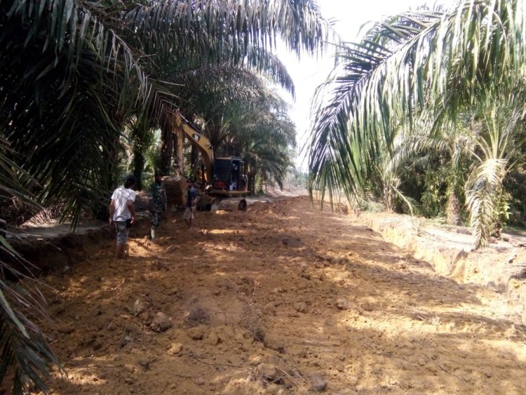Tak Hanya Jalan, Satgas TMMD Pun Bikin Parit Sepanjang 10,2 KM: Karena Masuk Musim Hujan