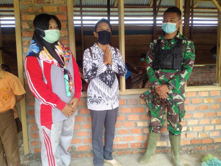 Terharu, Dua Guru di SD Pelosok Kabupaten Tebo-Jambi Ini Usai Sekolah Direhab Satgas TMMD