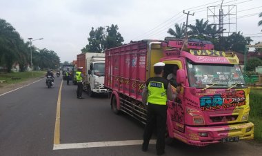 Nekat Melintas Siang Hari, 80 Truk Batu Bara Ditilang Polisi