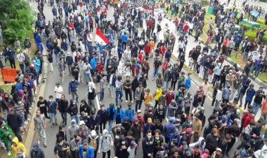 Unjuk Rasa di Dekat Istana Negara, BEM SI: Tujuh Tahun Jokowi Mengkhianati Rakyat