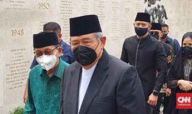 Presiden ke-6 SBY dan Boediono Hadiri Pemakaman Sudi Silalahi di TMP Kalibata