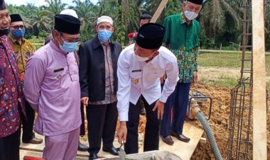 Wabup Bungo Apri Lakukan Peletakan Batu Pertama Pembangunan Masjid At-Tanwir Lembah Kuamang Kuning