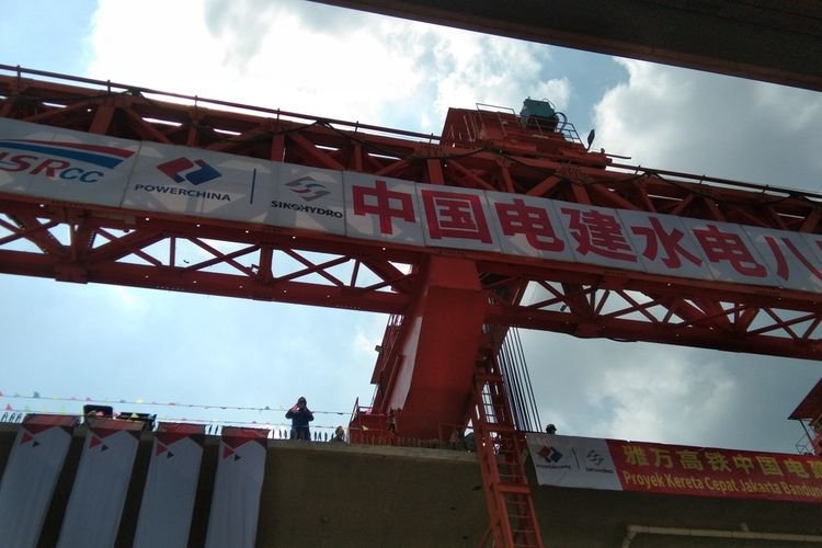 Ralat Janjinya, Jokowi Kini Izinkan Kereta Cepat Gunakan APBN