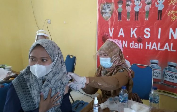Gebyar Vaksinasi Covid-19 Massal di Jujuhan Bungo-Jambi, Camat: Sudah Capai 38,4 Persen