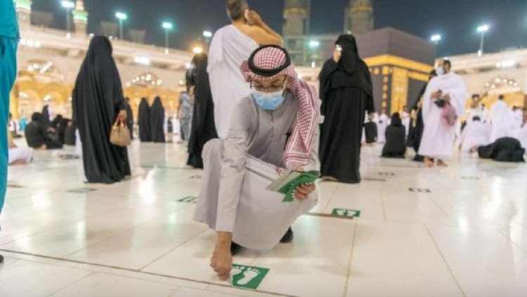 Alhamdulillah! Arab Saudi Longgarkan Pembatasan, Stiker Jaga Jarak di Masjidil Haram Dilepas