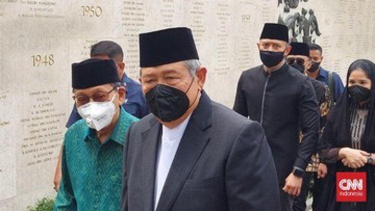 Presiden ke-6 SBY dan Boediono Hadiri Pemakaman Sudi Silalahi di TMP Kalibata