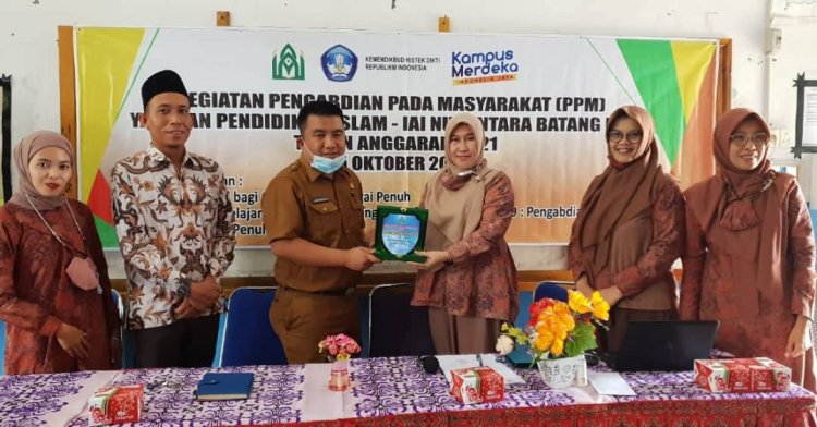 Dosen IAI Nusantara Berikan Pemahaman Literasi Digital ke Guru di Kota Sungaipenuh