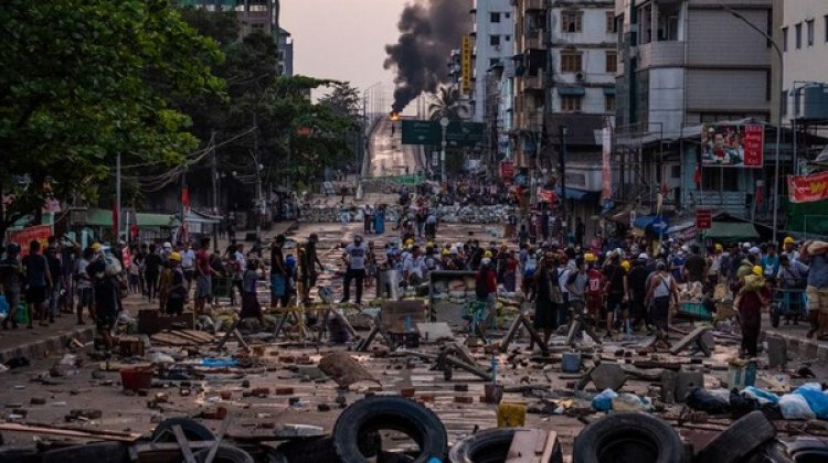 Memanas! Pasukan Myanmar Gempur Kota, Puluhan Rumah Hancur Berantakan