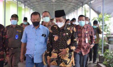 Kunjungi Panti Sosial, Wagub Jambi : Melihat Bapak Ibu Mengingatkan Akan Jasa Orangtua Kami