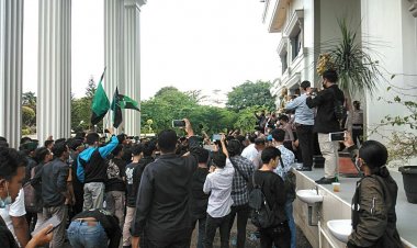 Kendaraan Batu Bara Terus Makan Korban, HMI Cabang Jambi Demo Gubernur Al Haris