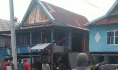 Waduh! Gegara Beda Pilihan Pilkades, Massa Bongkar Paksa 8 Rumah Warga, Bahkan Jadi Viral