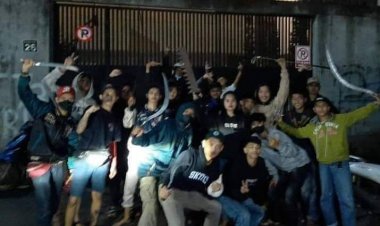 Viral! Geng Motor Live Facebook Pamer Celurit dan Golok Keliling Sukabumi