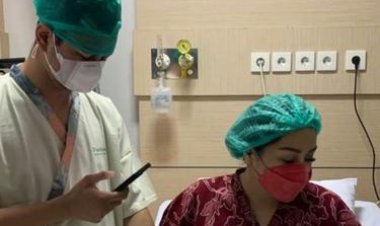 Gigi Melahirkan Anak Kedua Jumat, Mirip Siapa ya?