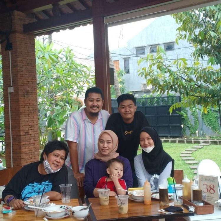 Foto Lawas Adik Rano Karno Dibanjiri Komentar Netizen, Sempat Disebut Menikah Sejenis dan Faktanya....