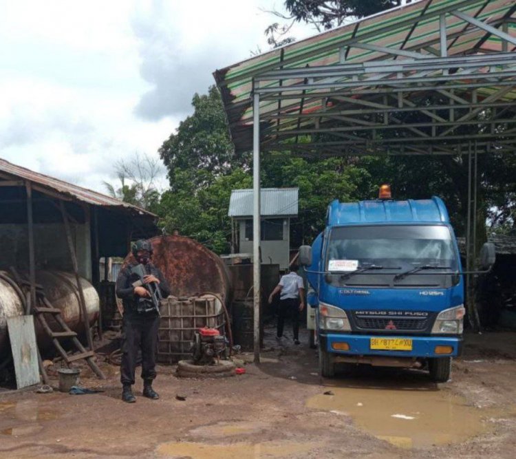 Gudang Penampungan Minyak Ilegal di Jaluko Digerebek Tim Gabungan, 6 Ton Solar Diamankan