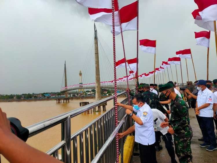 Gubernur Jambi : 1000 Bendera Berkibar di Gentala Arasy