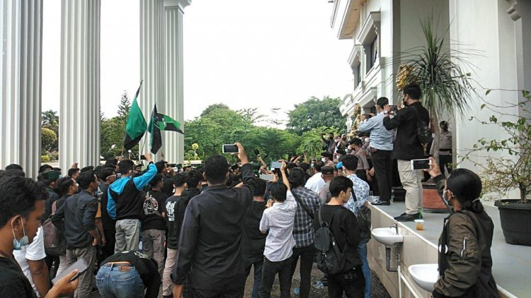 Kendaraan Batu Bara Terus Makan Korban, HMI Cabang Jambi Demo Gubernur Al Haris