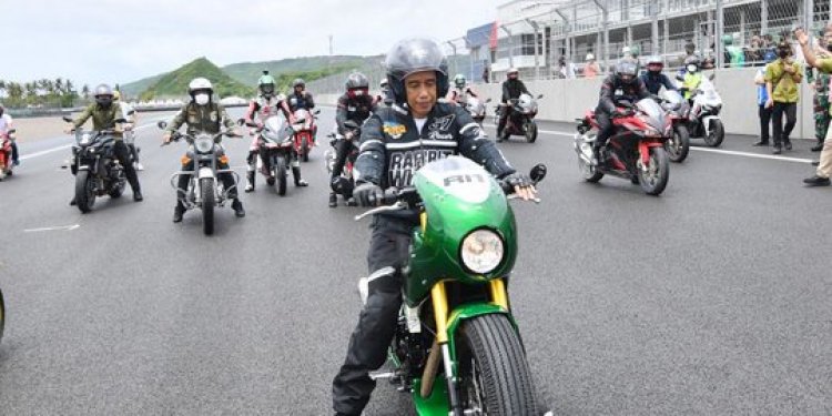 Komentari Outfit Jokowi, Ridwan Kamil: 4 dari 5 yang dipakai Bapak adalah Produk Kreatif Jawa Barat