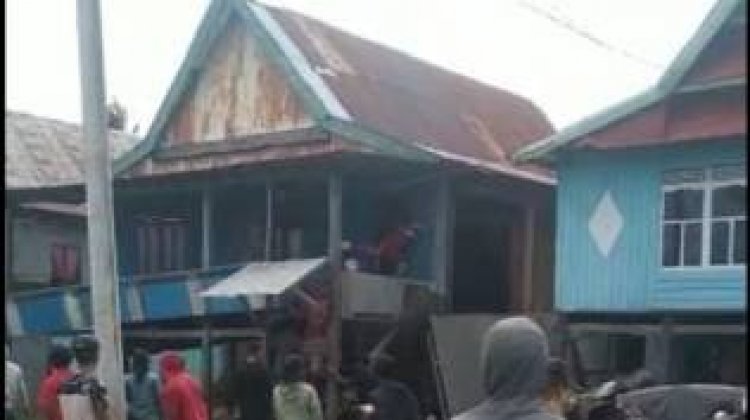 Waduh! Gegara Beda Pilihan Pilkades, Massa Bongkar Paksa 8 Rumah Warga, Bahkan Jadi Viral