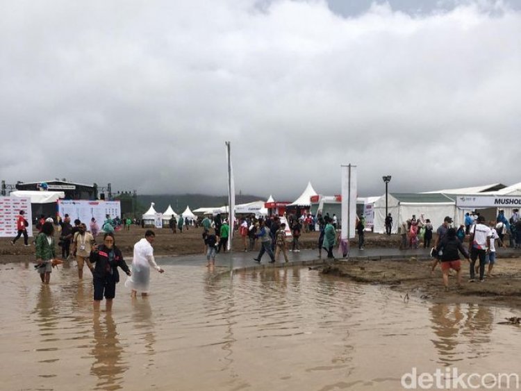 Diguyur Hujan Area Sirkuit Mandalika Tergenang Air, Kok Bisa?