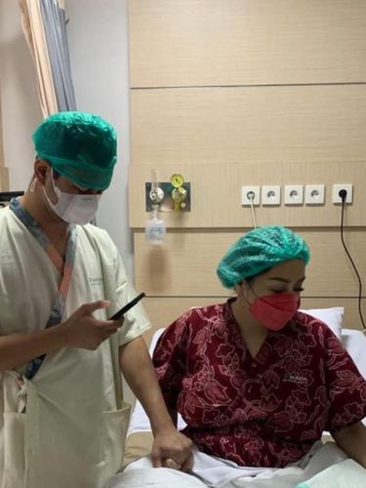 Gigi Melahirkan Anak Kedua Jumat, Mirip Siapa ya?