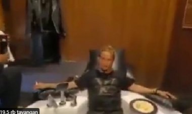 Denny Siregar Posting Video Habib Bahar Smith Berendam di Jacuzzi, Pengacara: Kenapa Dia Ulama, Emang Enggak Boleh?