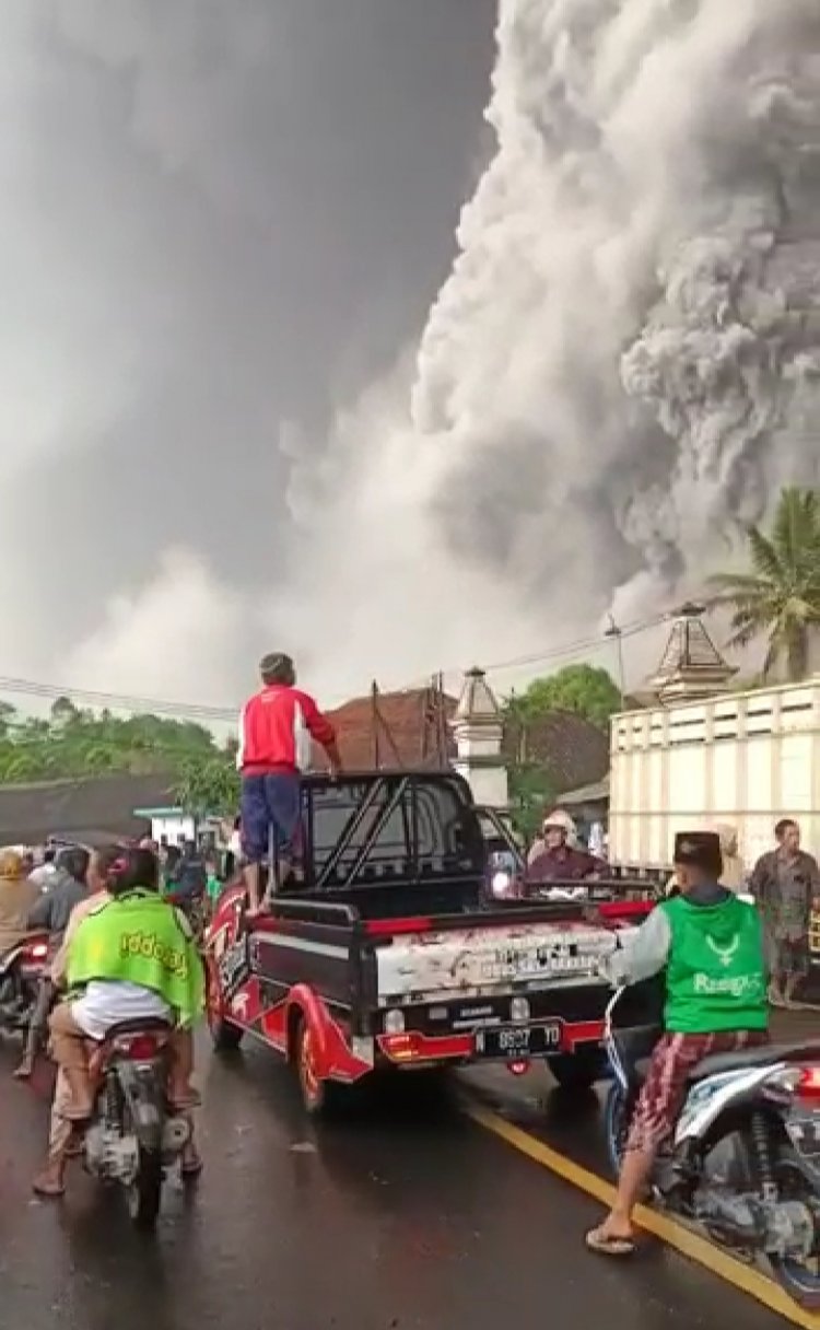 Gunung Semeru Meletus Jadi Trending Topic di Twitter