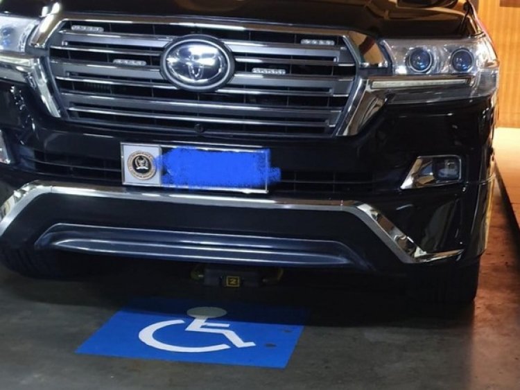 Heboh! Mobil Pelat DPR Ini Parkir di Tempat Khusus Disabilitas, KKI: Semoga Betul Penumpang Mobil ini Berkebutuhan Khusus